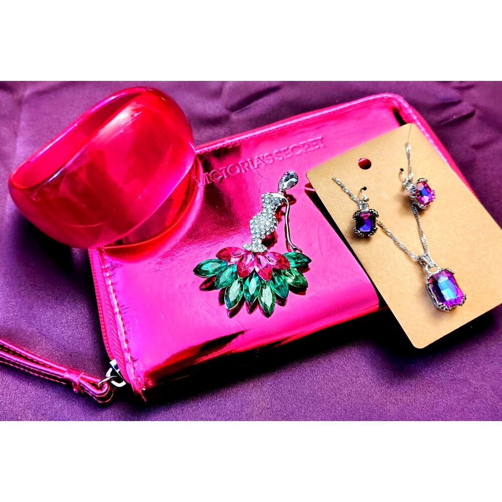 VICTORIA'S SECRET HOT PINK CLUTCH WRISTLET WALLET AND OTHER ACCESSORIES - Picture 2 of 13